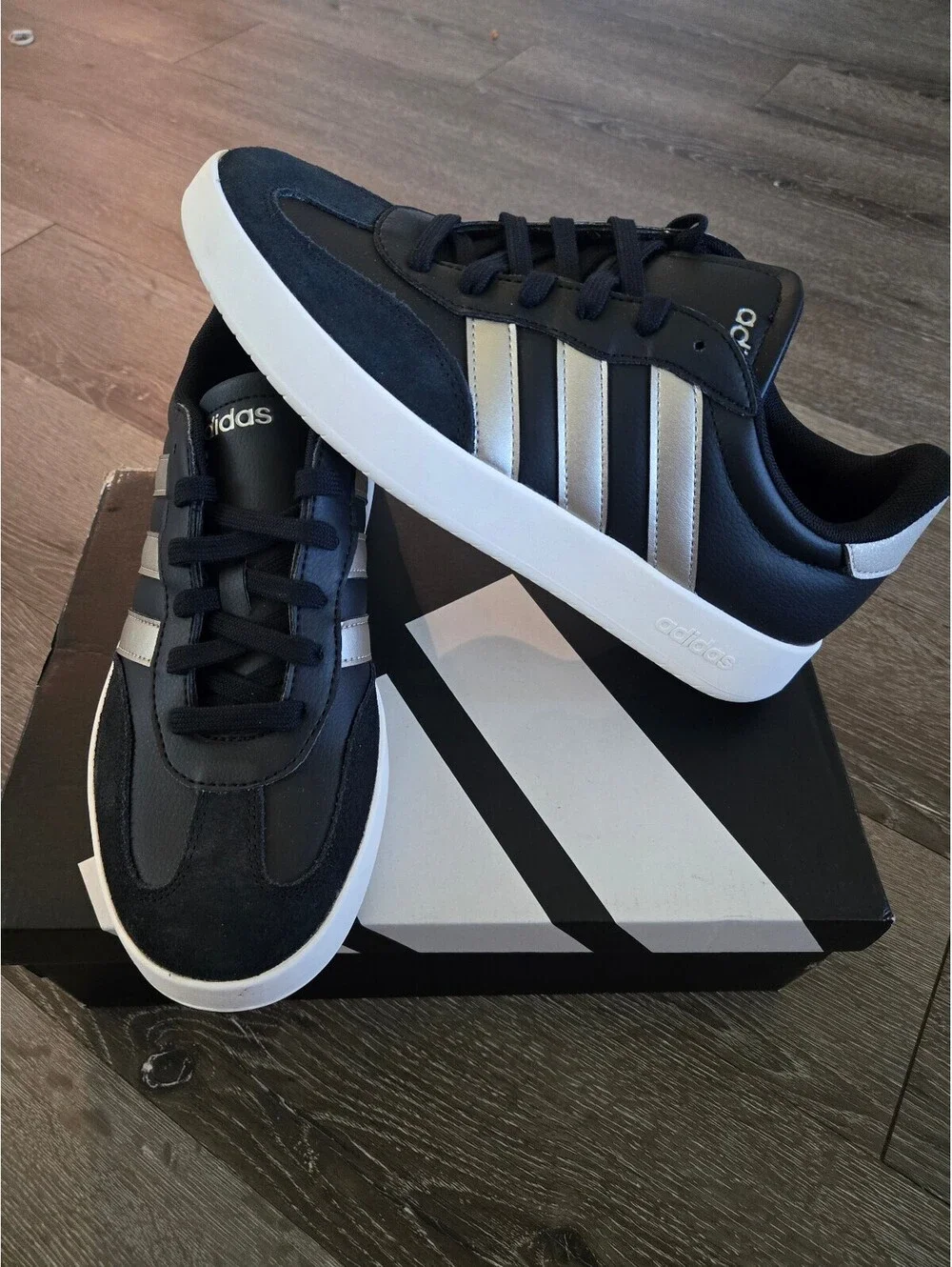 adidas Barreda JI4906 Black White Men's Size 10 T-Toe Shoes New